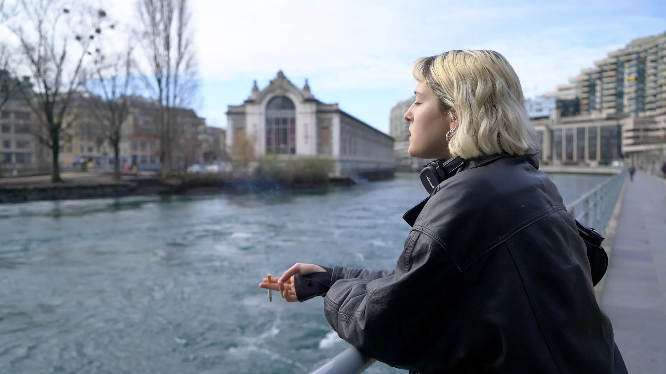 Personne près de l'eau